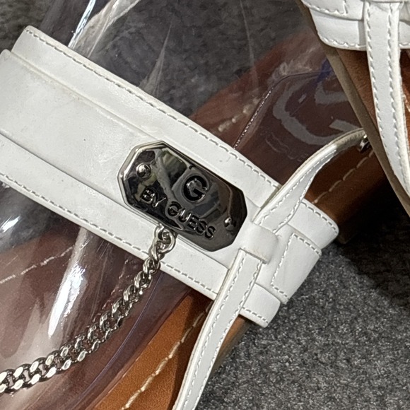 G by Guess Women's Sandals Size 9 White Toe Loop Chain Logo - Picture 4 of 7